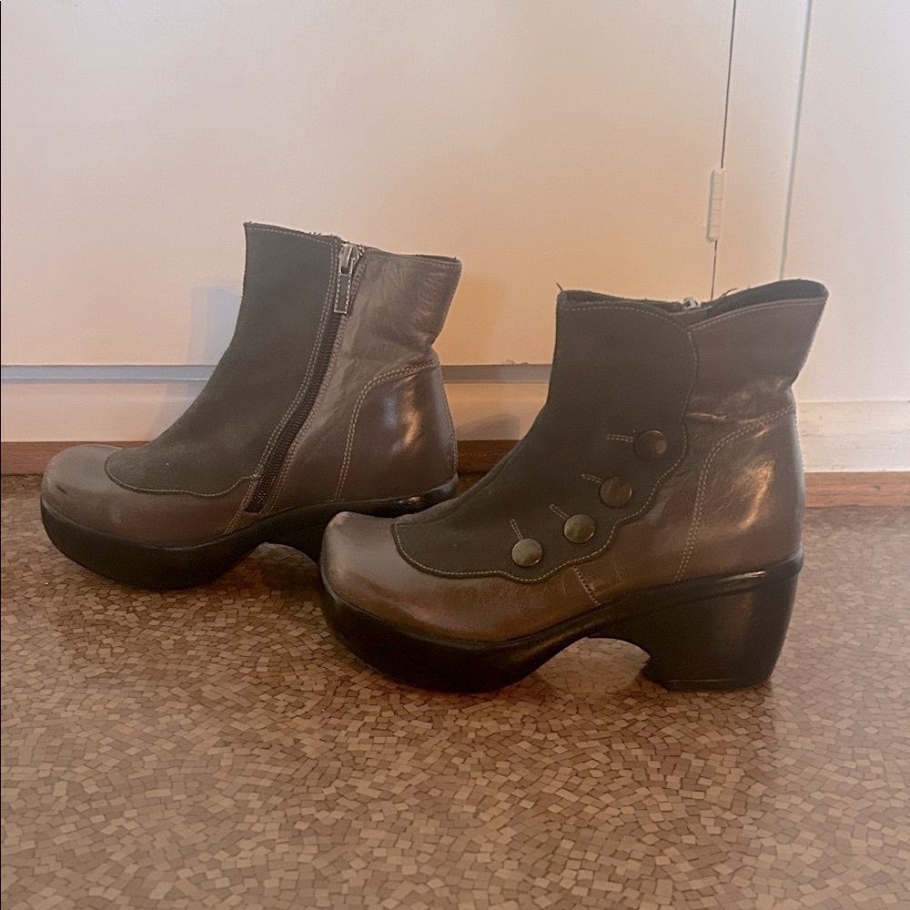Stylish Women's Ankle Boots - Gray